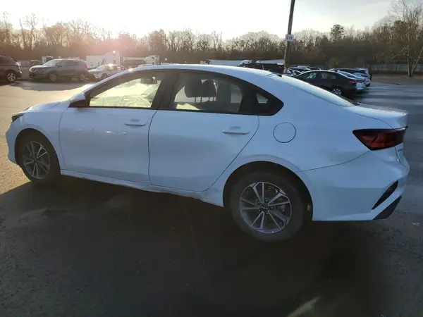 3KPF24AD4RE787021 2024 KIA FORTE - Image 2
