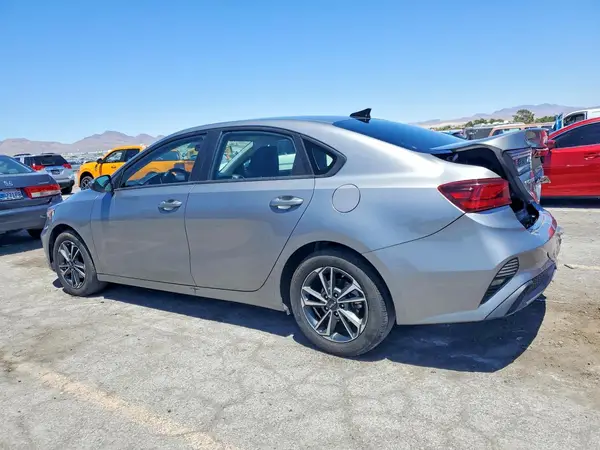 3KPF24AD4RE787407 2024 KIA FORTE - Image 2