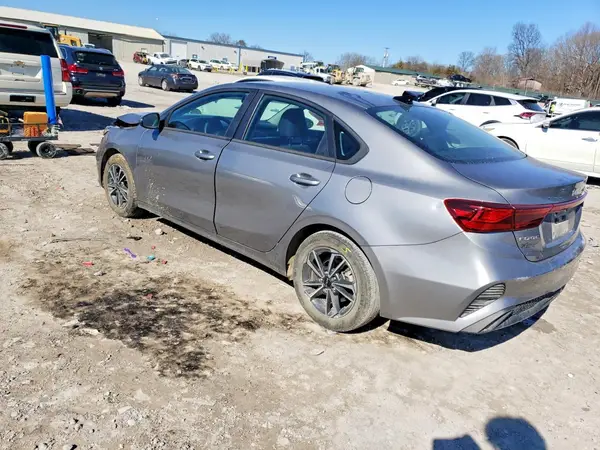 3KPF24AD4RE789464 2024 KIA FORTE - Image 2