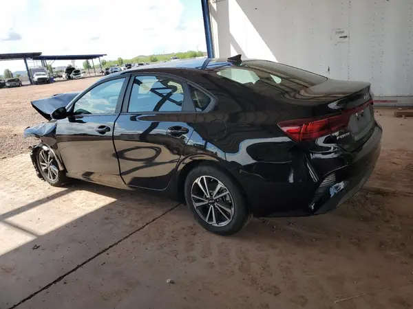 3KPF24AD4RE795278 2024 KIA FORTE - Image 2