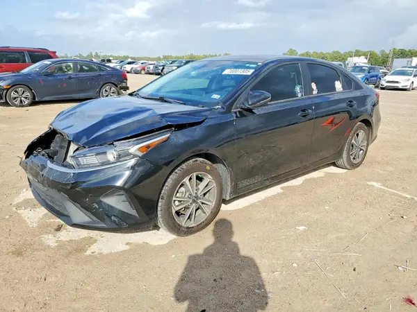 3KPF24AD4RE796110 2024 KIA FORTE - Image 1