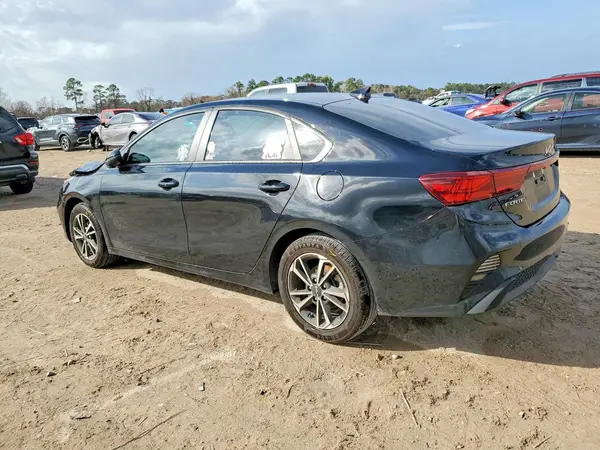 3KPF24AD4RE796110 2024 KIA FORTE - Image 2