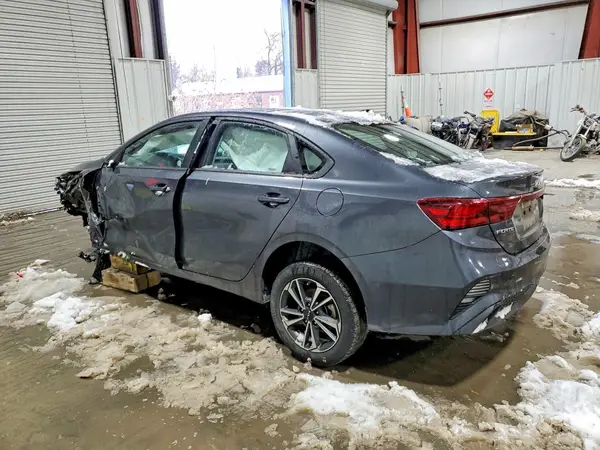 3KPF24AD4RE798830 2024 KIA FORTE - Image 2