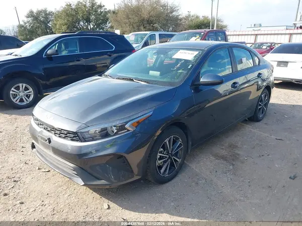 3KPF24AD4RE798973 2024 KIA FORTE - Image 2