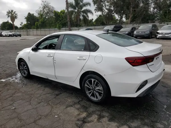 3KPF24AD4RE800592 2024 KIA FORTE - Image 2