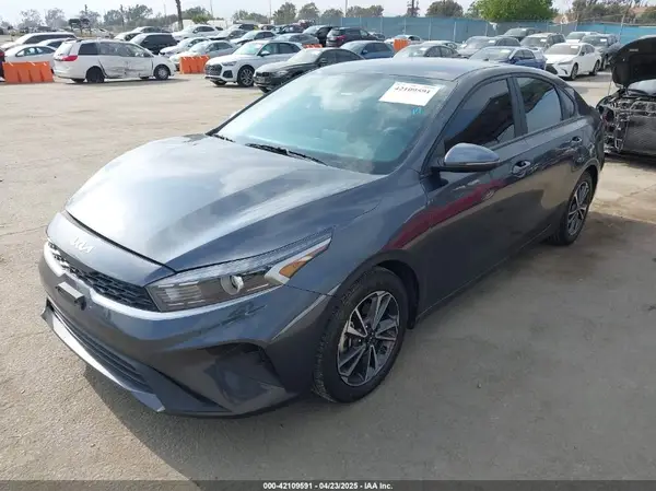 3KPF24AD4RE801774 2024 KIA FORTE - Image 2
