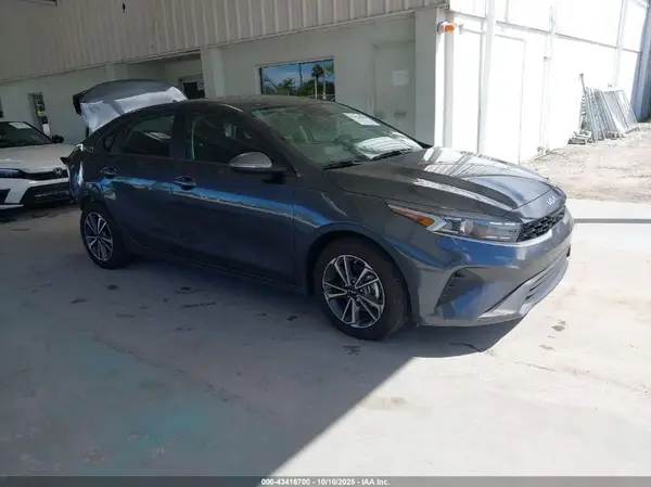 3KPF24AD4RE803525 2024 KIA FORTE - Image 1
