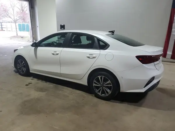 3KPF24AD4RE804187 2024 KIA FORTE - Image 2