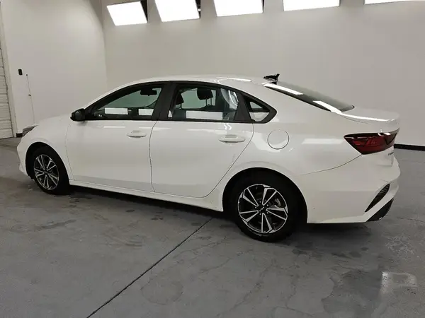 3KPF24AD4RE807543 2024 KIA FORTE - Image 2