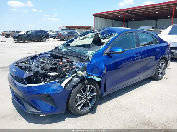 3KPF24AD4RE808725 2024 KIA FORTE - Image 2