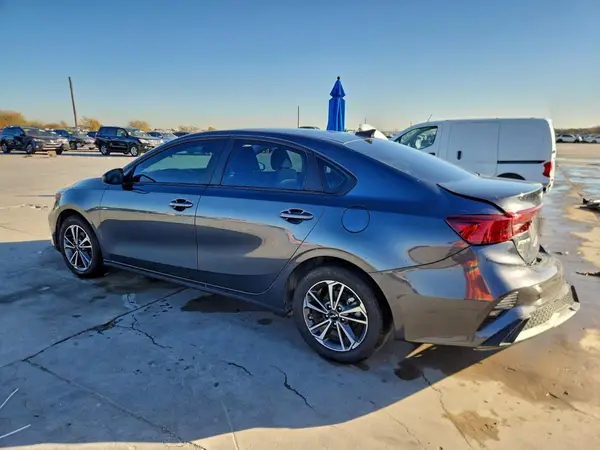 3KPF24AD4RE810748 2024 KIA FORTE - Image 2