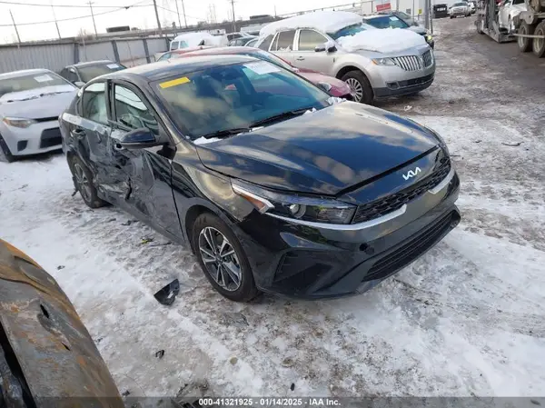 3KPF24AD4RE812015 2024 KIA FORTE - Image 1