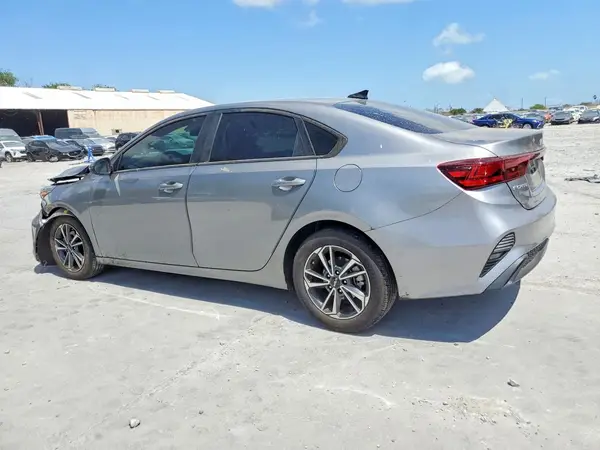 3KPF24AD4RE812919 2024 KIA FORTE - Image 2