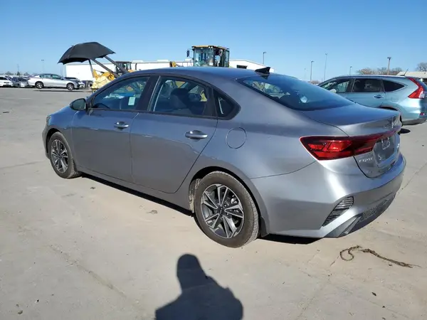 3KPF24AD4RE818641 2024 KIA FORTE - Image 2