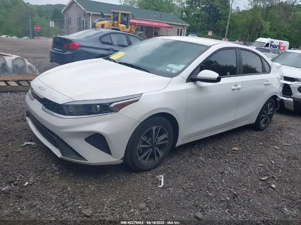3KPF24AD4RE819207 2024 KIA FORTE - Image 2
