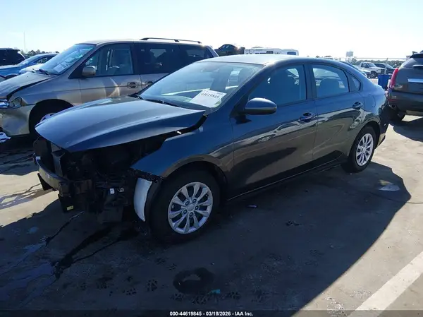 3KPF24AD4RE819966 2024 KIA FORTE - Image 2