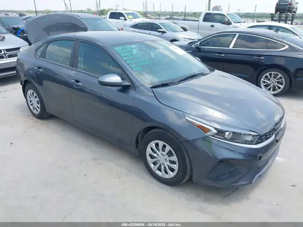 3KPF24AD4RE823192 2024 KIA FORTE - Image 1