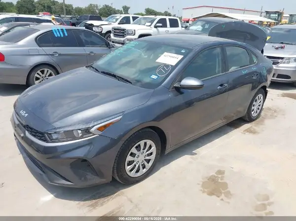 3KPF24AD4RE823192 2024 KIA FORTE - Image 2
