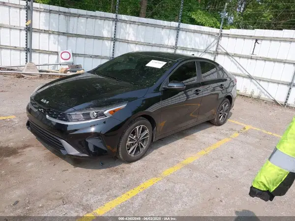 3KPF24AD4RE823371 2024 KIA FORTE - Image 2