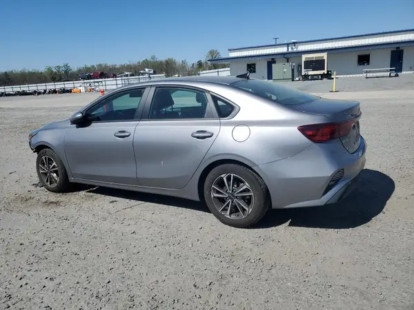 3KPF24AD4RE825895 2024 KIA FORTE - Image 2