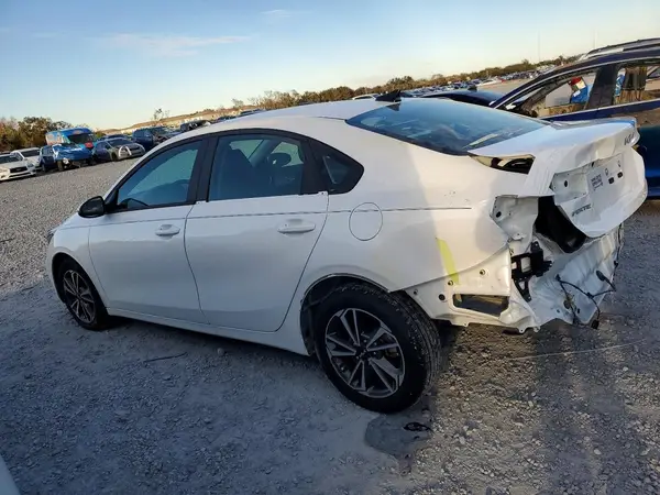 3KPF24AD4RE826335 2024 KIA FORTE - Image 2