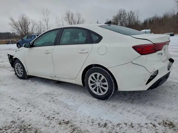 3KPF24AD4RE827792 2024 KIA FORTE - Image 2