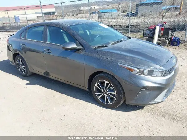 3KPF24AD4RE828134 2024 KIA FORTE - Image 1