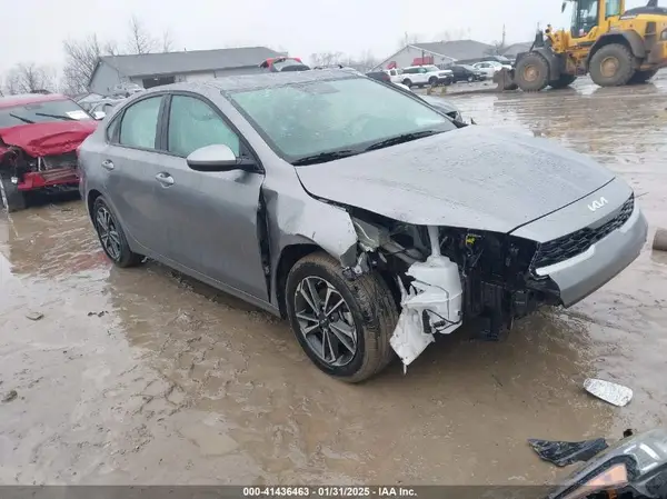 3KPF24AD4RE828232 2024 KIA FORTE - Image 1