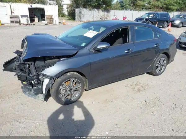 3KPF24AD4RE828831 2024 KIA FORTE - Image 2
