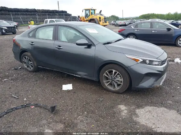 3KPF24AD4RE832586 2024 KIA FORTE - Image 1