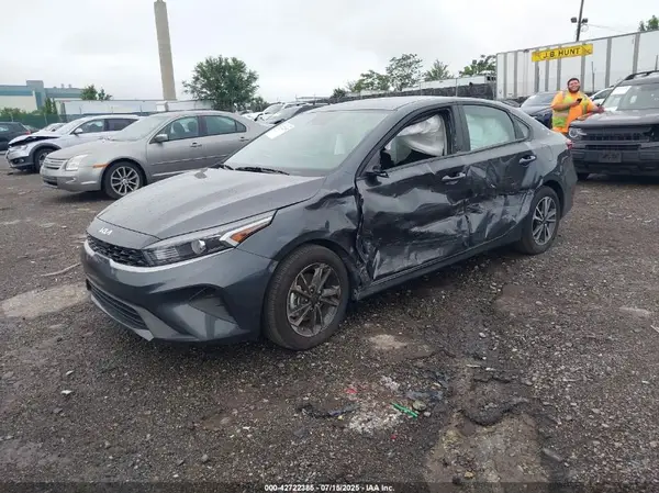 3KPF24AD4RE832586 2024 KIA FORTE - Image 2