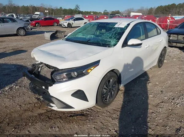 3KPF24AD4RE832748 2024 KIA FORTE - Image 2