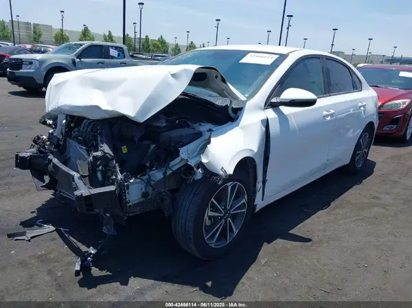 3KPF24AD4RE837268 2024 KIA FORTE - Image 2