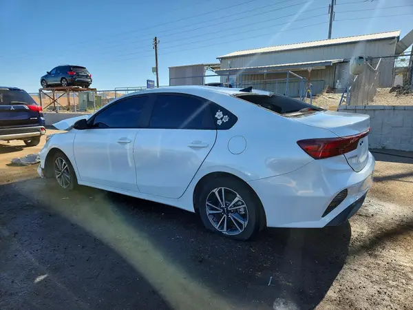 3KPF24AD4RE837996 2024 KIA FORTE - Image 2