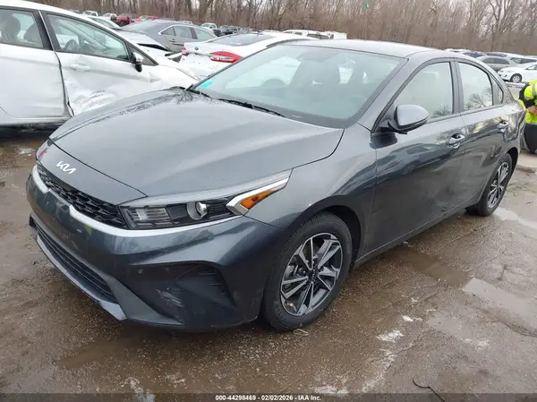 3KPF24AD4RE840414 2024 KIA FORTE - Image 2