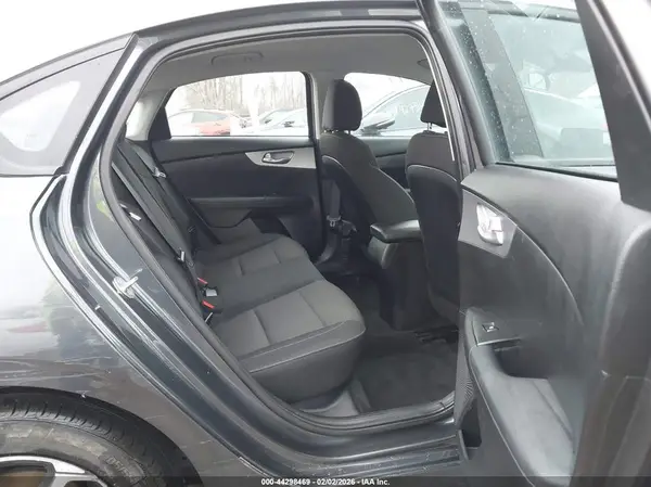 3KPF24AD4RE840414 2024 KIA FORTE - Image 8