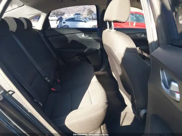 3KPF24AD5KE006755 2019 KIA FORTE - Image 8