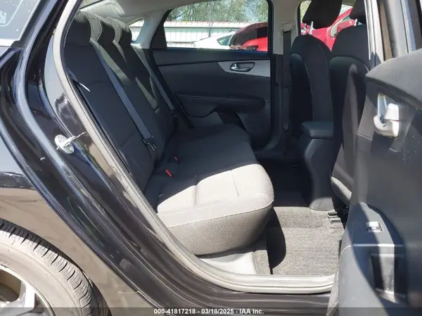 3KPF24AD5KE007016 2019 KIA FORTE - Image 8