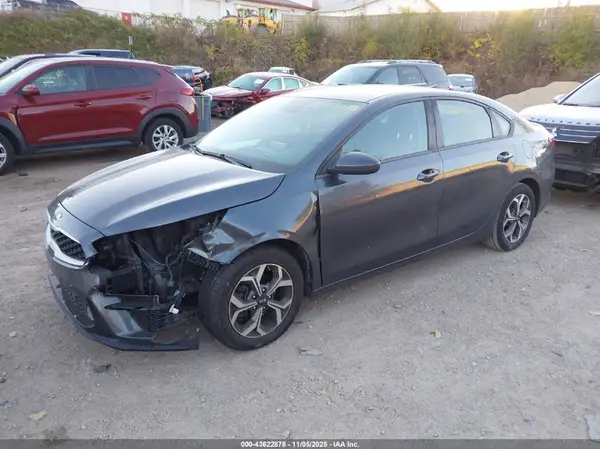 3KPF24AD5KE007694 2019 KIA FORTE - Image 2