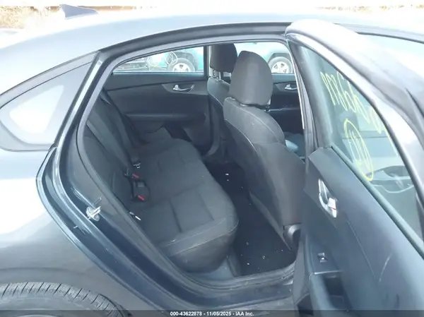 3KPF24AD5KE007694 2019 KIA FORTE - Image 8