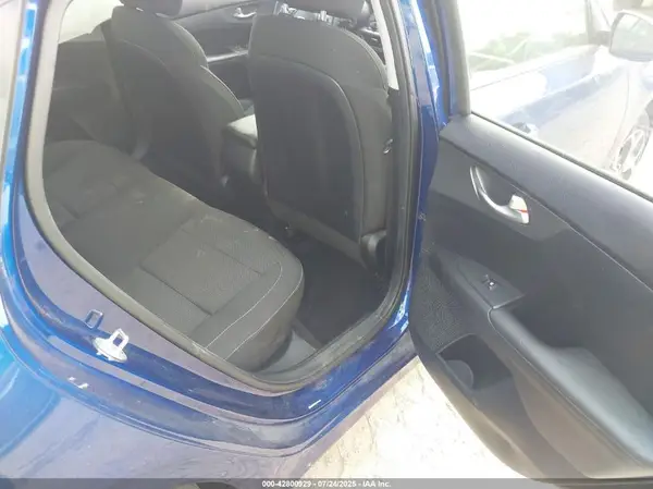 3KPF24AD5KE010739 2019 KIA FORTE - Image 8