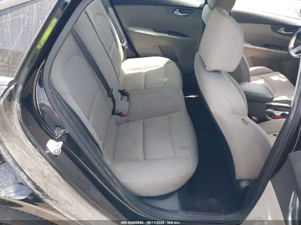 3KPF24AD5KE016685 2019 KIA FORTE - Image 8