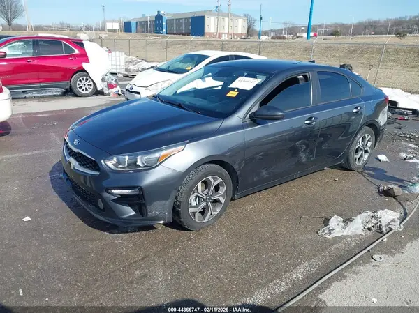 3KPF24AD5KE019635 2019 KIA FORTE - Image 2