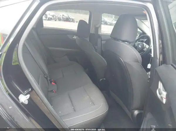 3KPF24AD5KE025581 2019 KIA FORTE - Image 8