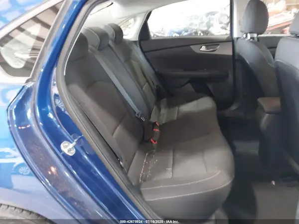 3KPF24AD5KE030005 2019 KIA FORTE - Image 8