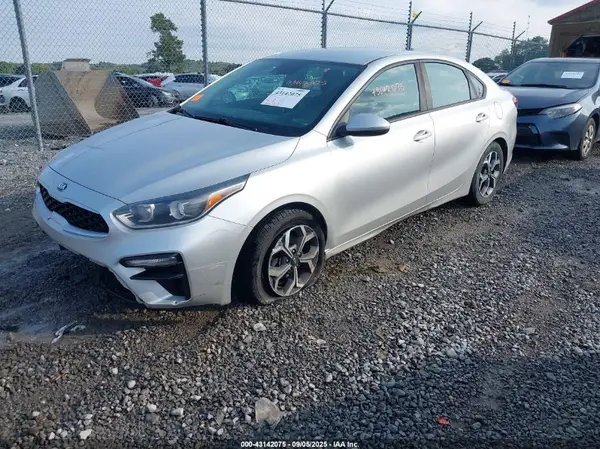 3KPF24AD5KE030814 2019 KIA FORTE - Image 2