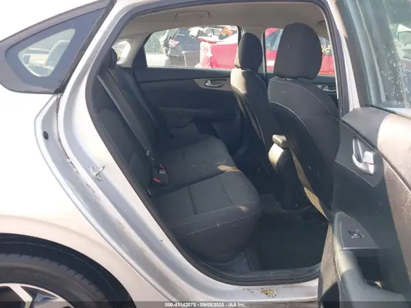 3KPF24AD5KE030814 2019 KIA FORTE - Image 8