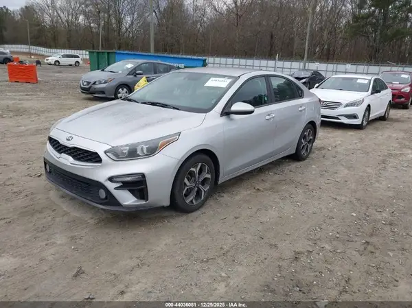 3KPF24AD5KE031963 2019 KIA FORTE - Image 2