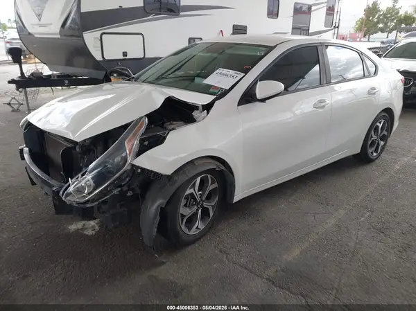 3KPF24AD5KE040811 2019 KIA FORTE - Image 2