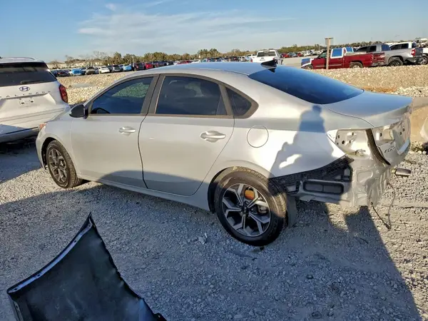 3KPF24AD5KE043241 2019 KIA FORTE - Image 2